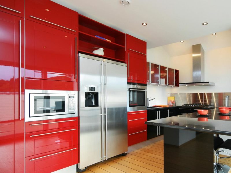 red-kitchen-cabinets-and-black-corner-cabinets-combination-with-very-large-and-modern-oven-in-cabinets-modern-design-kitchen-for-apartment