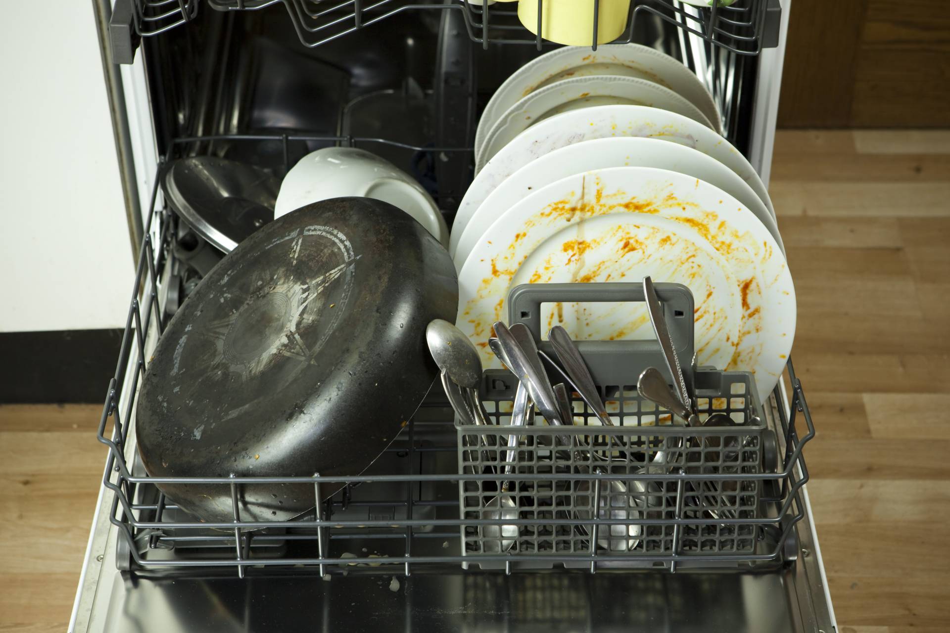 Chia sẻ bí kíp xếp bát đĩa vào máy rửa bát đúng cách